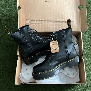 COPY - PLATFORM DOC MARTINS NWT